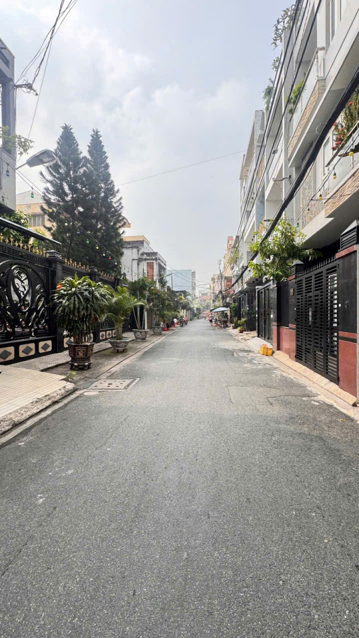 CHDV Đường 8m thông Tân Phú dòng tiền 100 tr/th 150m2, 5 Tầng thang máy Nhỉnh 17 tỷ