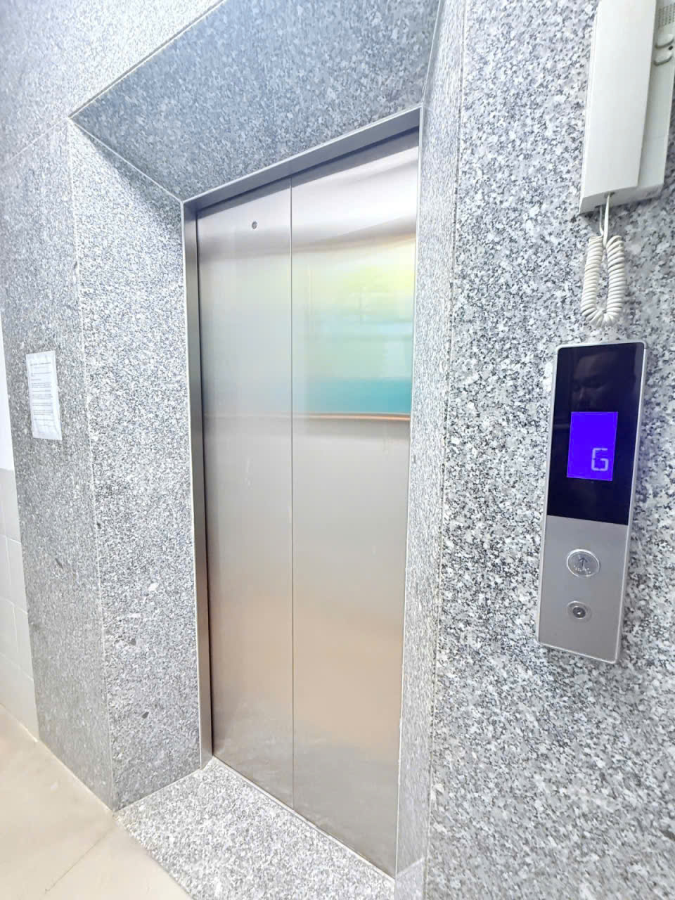 CHDV Đường 8m thông Tân Phú dòng tiền 100 tr/th 150m2, 5 Tầng thang máy Nhỉnh 17 tỷ