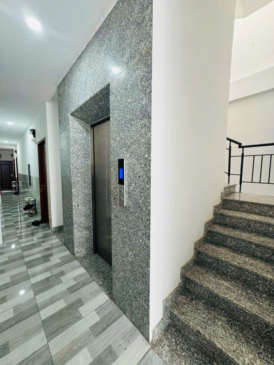 CHDV Đường 8m thông Tân Phú dòng tiền 100 tr/th 150m2, 5 Tầng thang máy Nhỉnh 17 tỷ