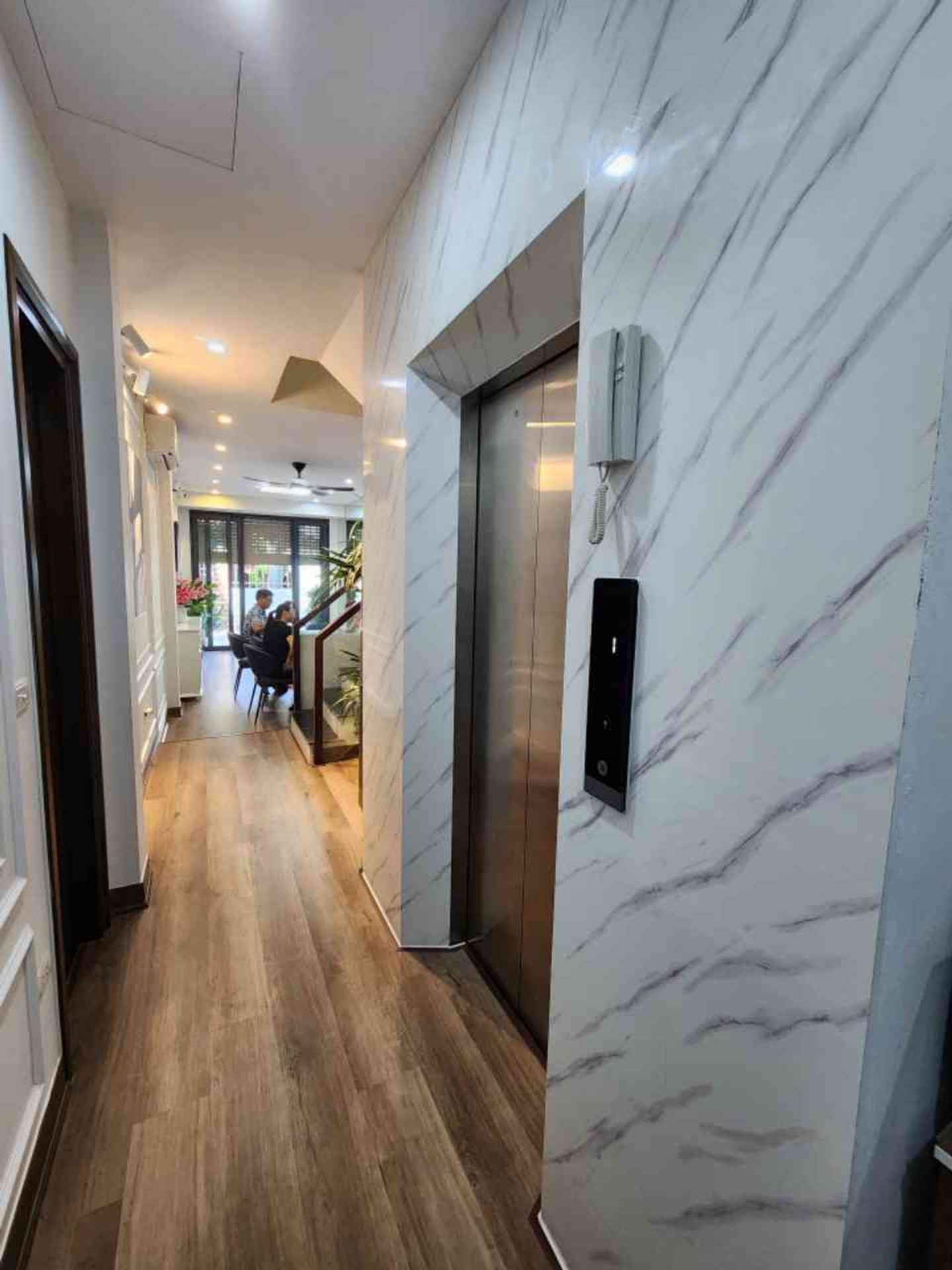 Về quê bán nhà Thạch Bàn 11.6 tỷ 50m ngõ thông sổ đỏ Long Biên
