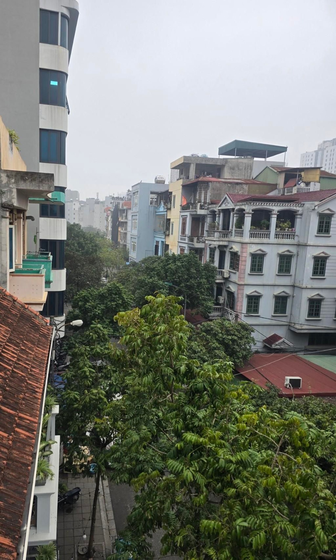 Nhà mới Lâm Hạ 12 tỷ 60m ô tô đỗ cửa,sổ đỏ Long Biên