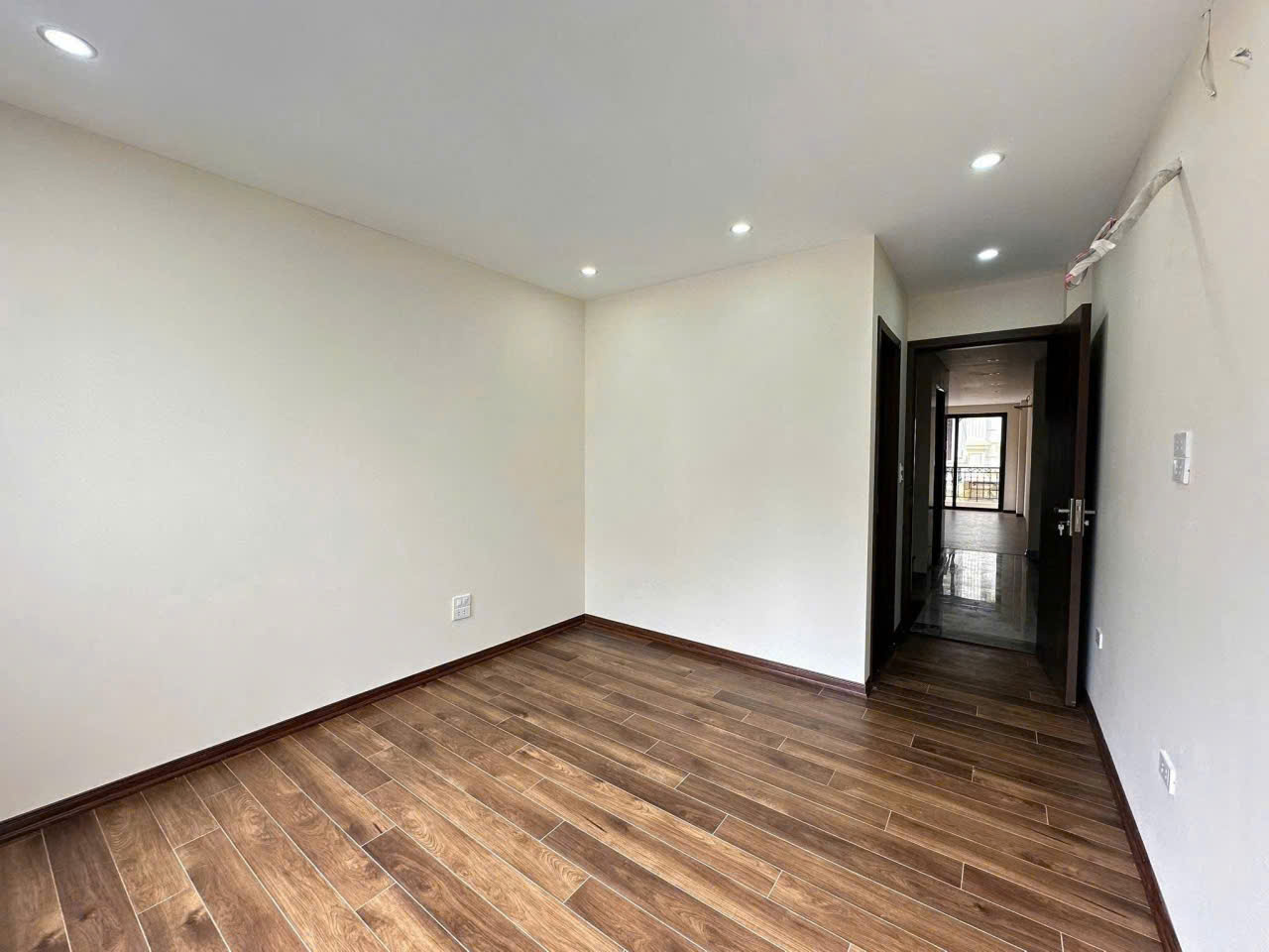 BÁN NHÀ Lạc Long Quân - Tây Hồ - DT: 58m2 - 5 tầng - mt: 3.6m - giá: 14.xx tỷ