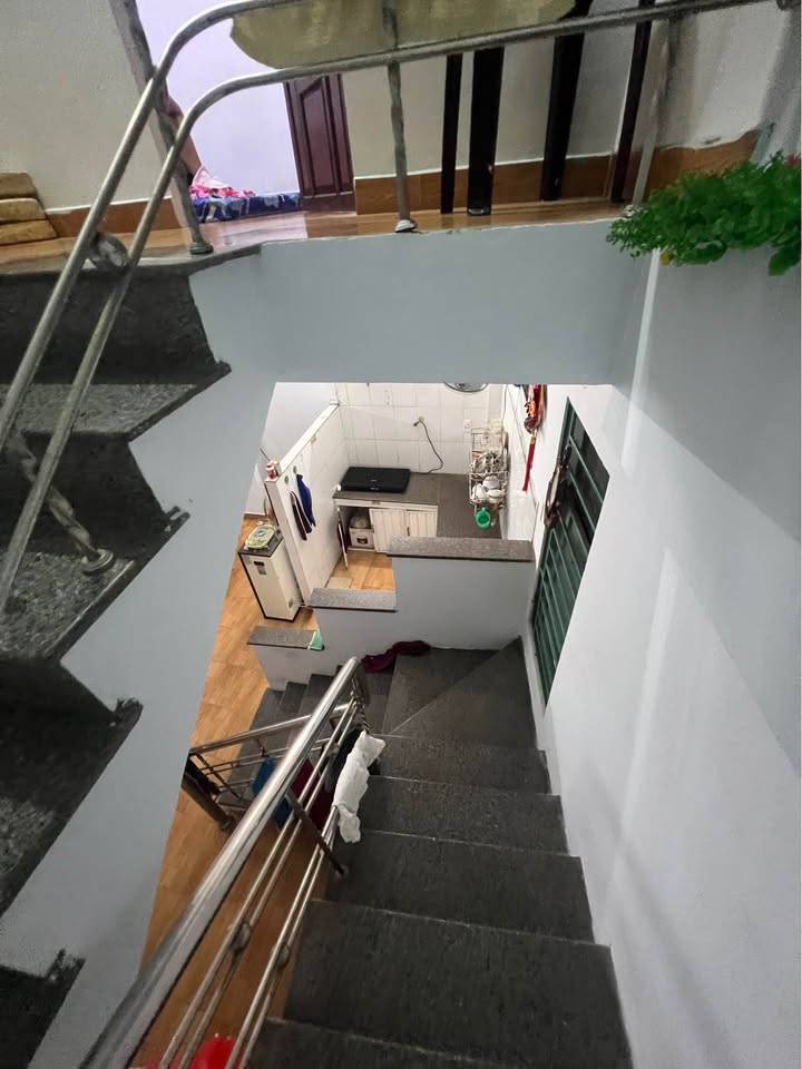 ♪ Nhà sát đường Núi Thành, gần Phan Đăng Lưu, 38m2, 2 tầng , sạch sẽ, 2.x tỷ-3