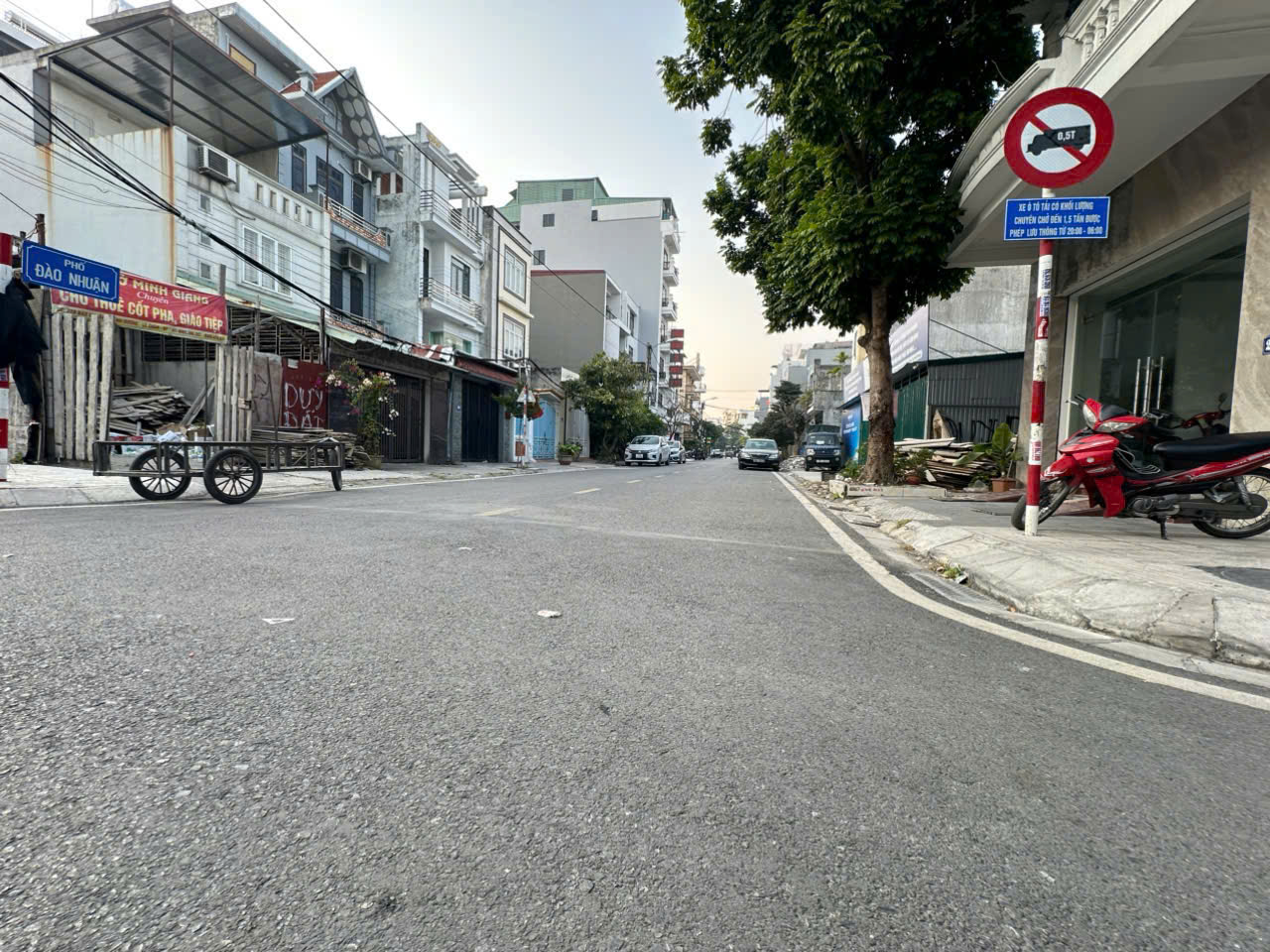 Độc quyền mặt đường Đào Nhuận - Ngay cạnh Hoàng Huy Mall.
