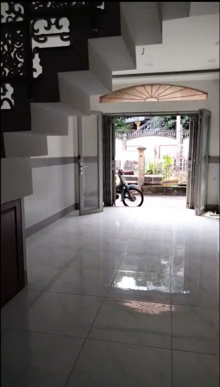 CHO THUÊ NHÀ NGUYÊN CĂN 1 LẦU MT ĐƯỜNG RAY XE LỬA PHÚ NHUẬN LH:0707569412