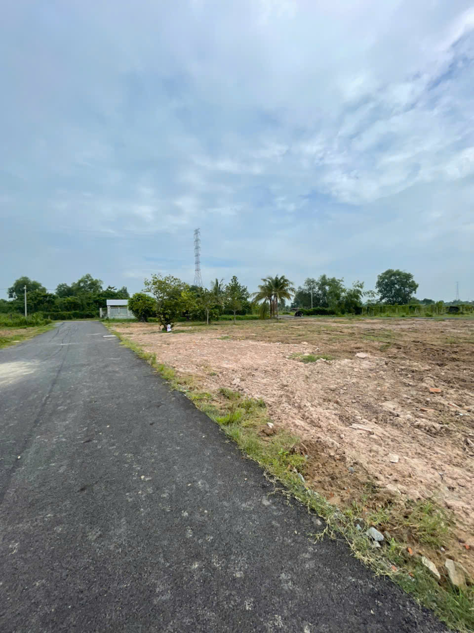 Bán đất chính chủ gửi 100m2 tại mặt tiền đường Ba sa. Ngay quán cơm Phương giá 900 triệu. 