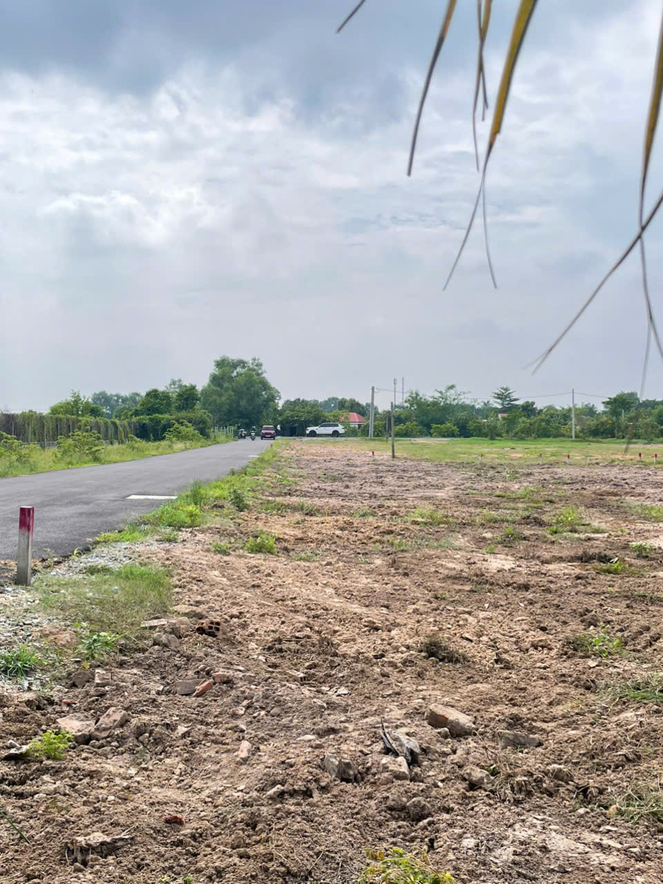 Bán đất chính chủ gửi 100m2 tại mặt tiền đường Ba sa. Ngay quán cơm Phương giá 900 triệu. 