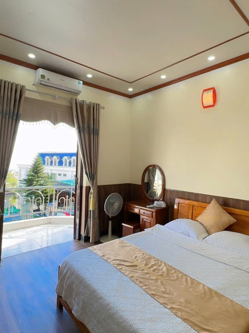 Bán khách sạn tại Thị trấn Tam Đảo, 46 tỷ VND, DT sử dụng 782m², 12,5m mặt tiền, view Quảng trường