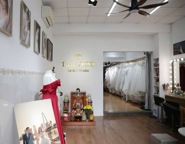 Do bận việc gia đình không có người quản lý, mình cần sang nhượng lại toàn bộ Studio áo cưới Địa chỉ: 17 Đỗ Thúc Tịnh, Phường 12, Gò Vấp, TP.HCM-3