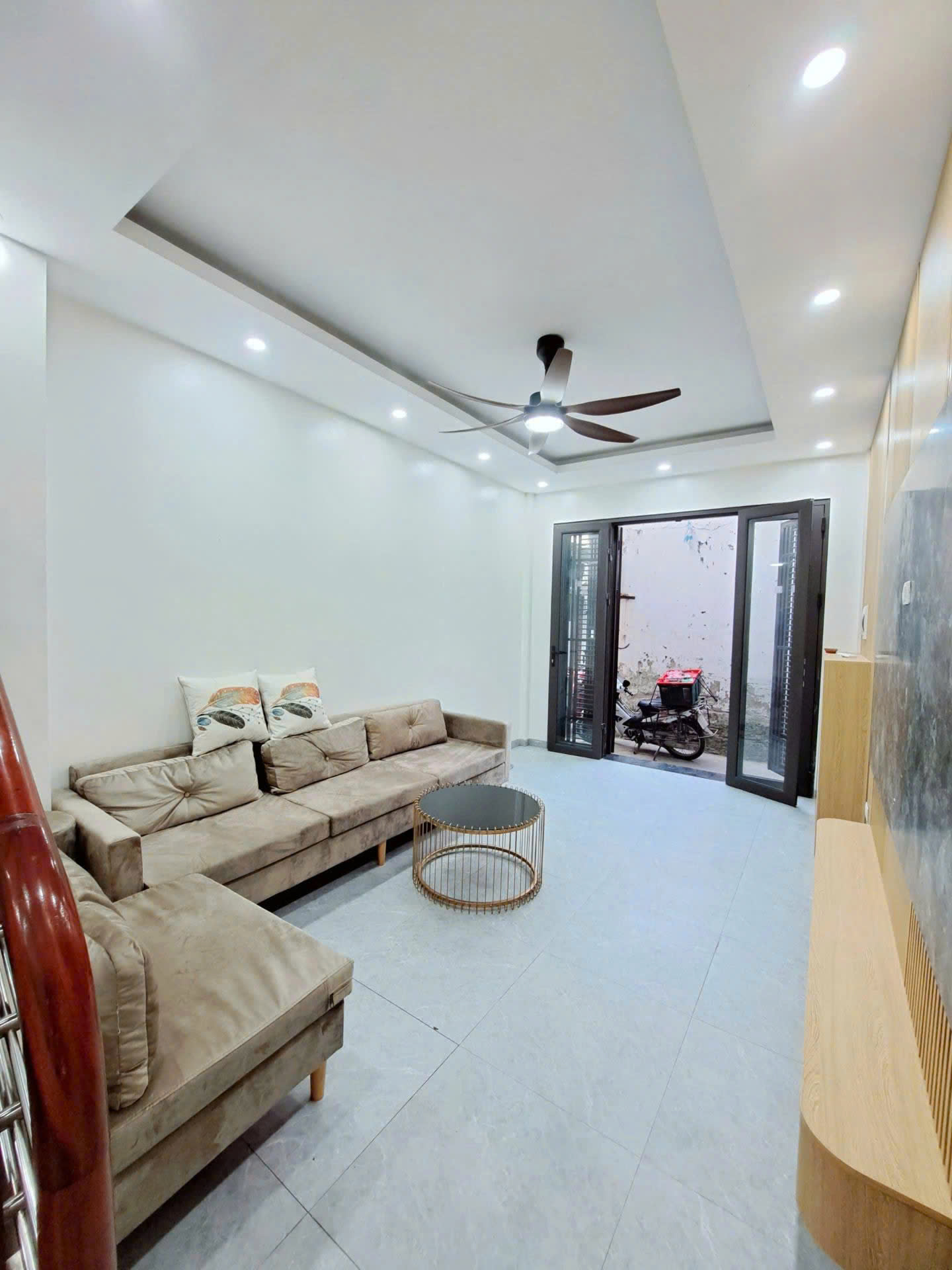 BÁN NHÀ 5 PHÒNG NGỦ TẠI THANH LÂN, HOÀNG MAI, HÀ NỘI GIÁ HƠN 7 TỶ -  Ô TÔ DỪNG TRƯỚC CỔNG