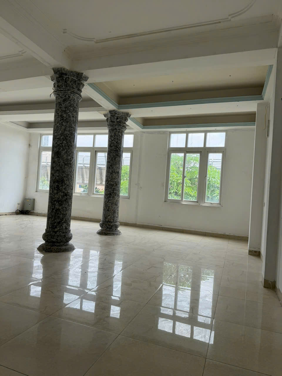 Cho thuê nhà 6 tầng,nhiều phòng,phù hợp nhiều mô hình kinh doanh,mặt đường số 171 Cầu Diễn