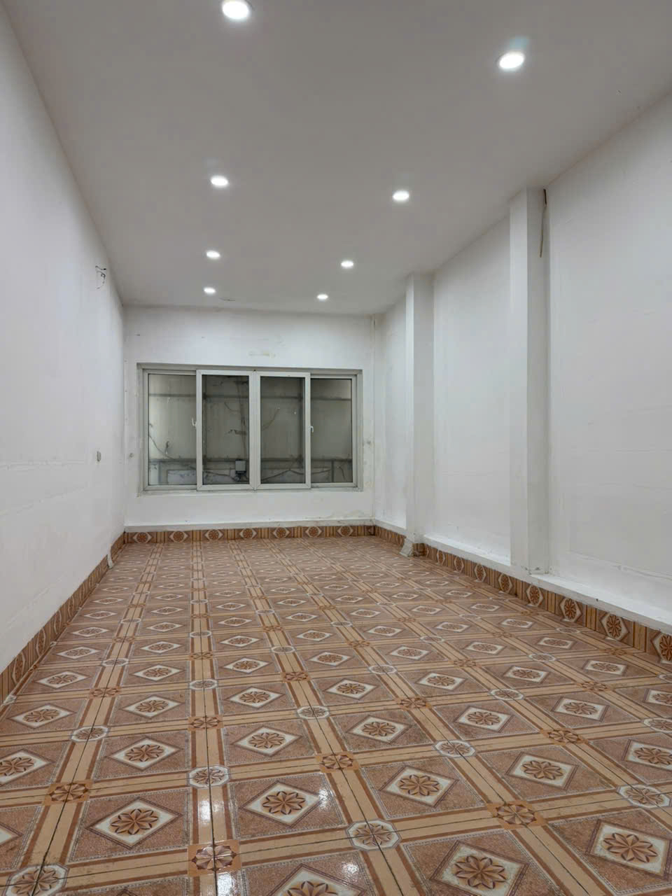 Cho thuê nhà 6 tầng,nhiều phòng,phù hợp nhiều mô hình kinh doanh,mặt đường số 171 Cầu Diễn