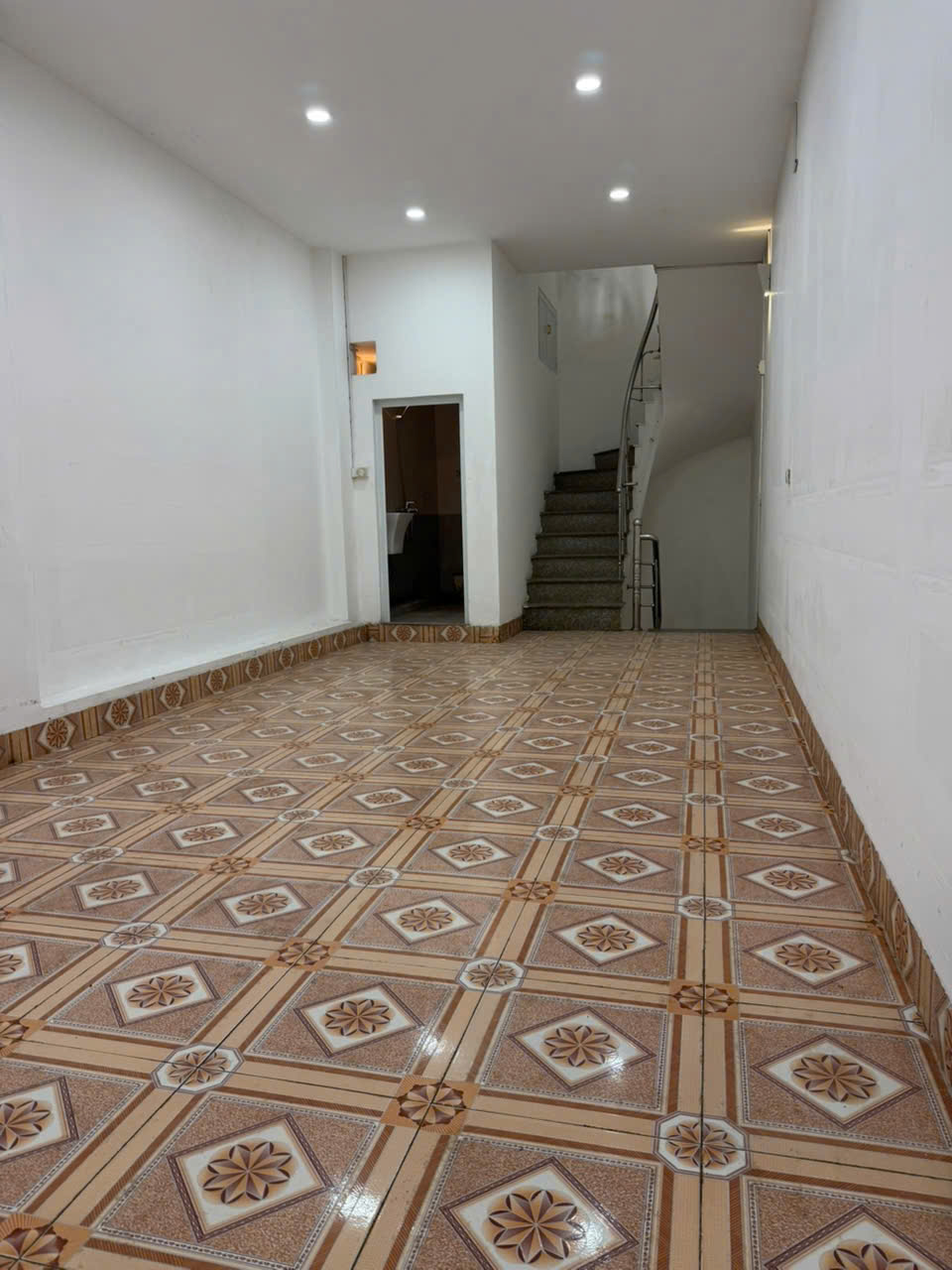 Cho thuê nhà 6 tầng,nhiều phòng,phù hợp nhiều mô hình kinh doanh,mặt đường số 171 Cầu Diễn-4