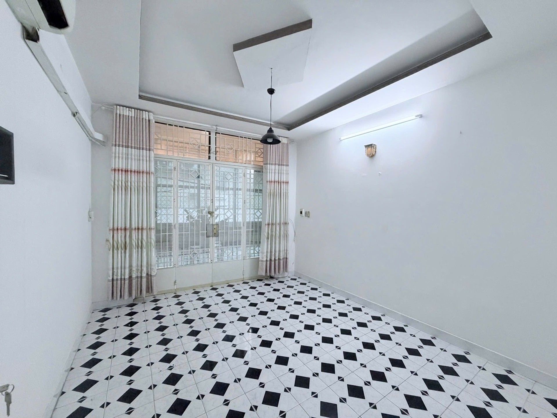 NGAY BÙI THẾ MỸ - TÂN BÌNH – 3 TẦNG KIÊN CỐ - NHÀ ĐẸP VUÔNG VỨC - 32M2 - 3 PHÒNG NGỦ - PHONG THỦY TỐT - HẺM 3 GÁC THOÁNG - GIÁ CHỈ NHỈNH 5 TỶ XÍU