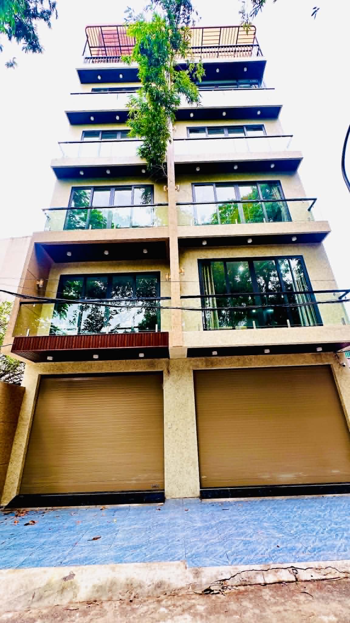 nhà đẹp Cổ Linh đối diện Aeon, ôtô tránh, 6 tầng thang máy, gara 2 ôtô, full nội thất