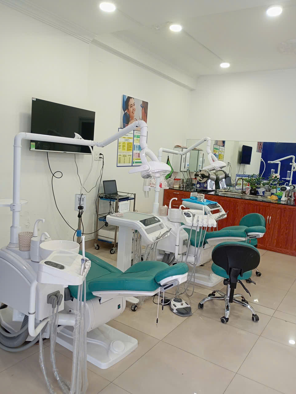 CHÍNH CHỦ CẦN SANG NHƯỢNG NHA KHOA VỊ TRÍ MẶT TIỀN