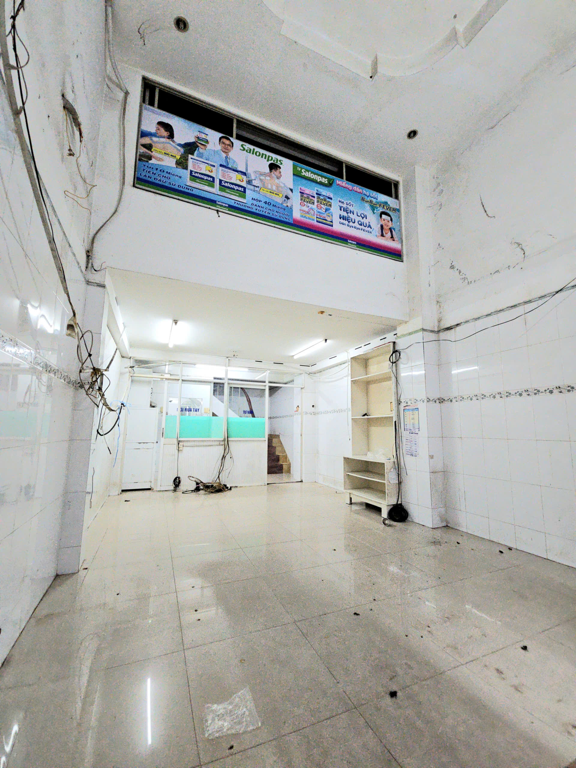 Bán nhà mặt tiền kinh doanh cạnh Q1 
Ngang 4 dài 10 đúc 5 tấm 
DÒNG TIỀN THUÊ 30 TRIỆU