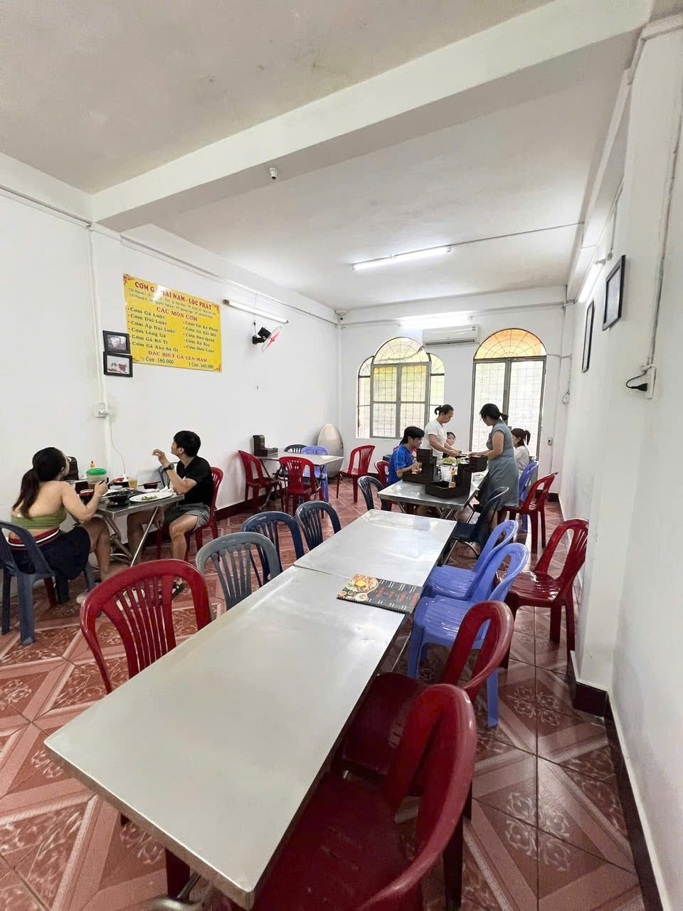 SANG NHƯỢNG QUÁN CƠM GÀ HẢI NAM LỘC PHÁT – MẶT TIỀN BÀU CÁT, TÂN BÌNH