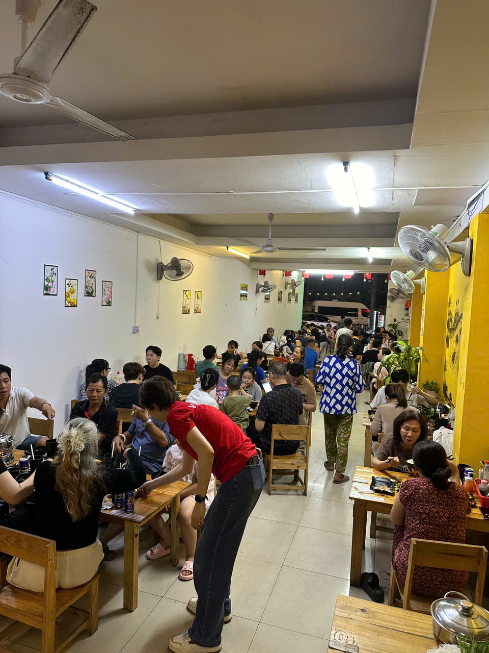 Cần sang gấp quán chay mặt tiền Nguyễn Văn Linh, giá sang toàn bộ 280tr, có thể vào kinh doanh ngay bao gồm