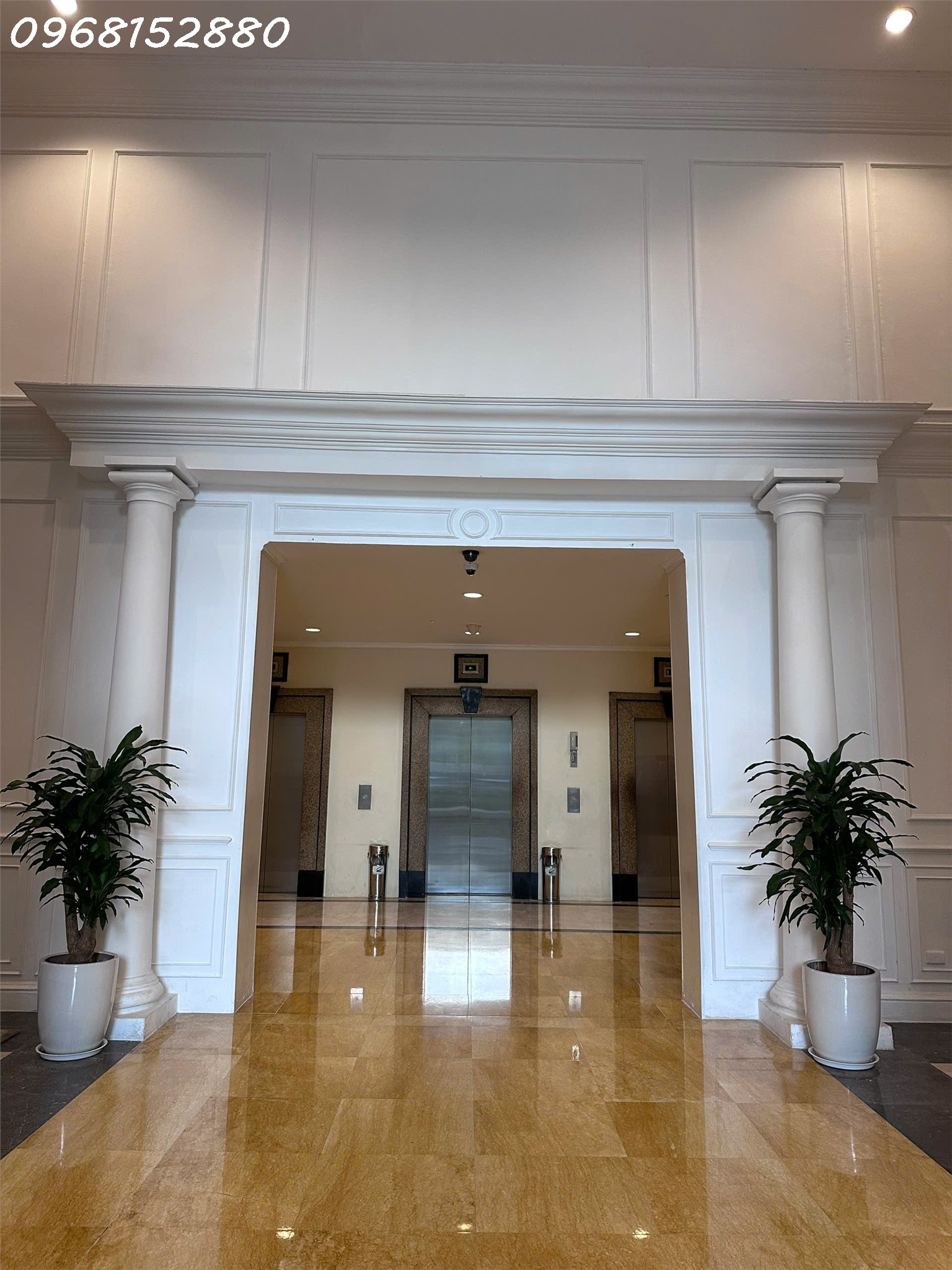 Bán CH 3PN Ciputra Tòa E4 123m² -  Nội Thất Cao Cấp, Sổ Đỏ - Cạnh trường Academy.