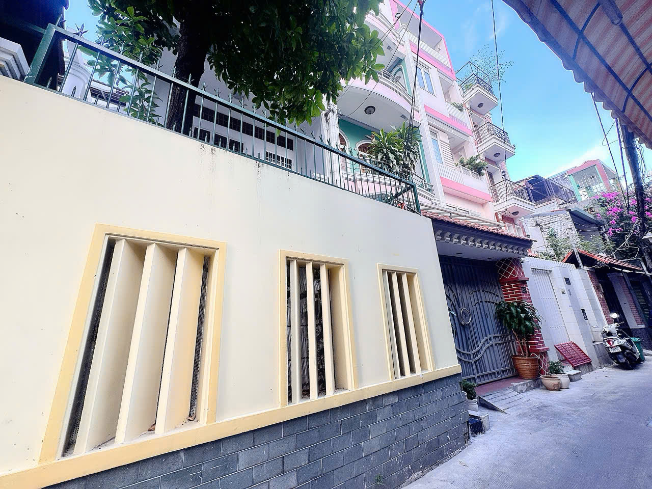DUY NHẤT NHÀ BÁN MẶT TIỀN HXH Đ.BÀ LÊ CHÂN,  QUẬN 1- VỊ TRÍ VIP NGAY CHỢ & NHÀ THỜ TÂN ĐỊNH NỔI TIẾNG* LIÊN HỆ GIANG GIANG: 093.86.76.685-3