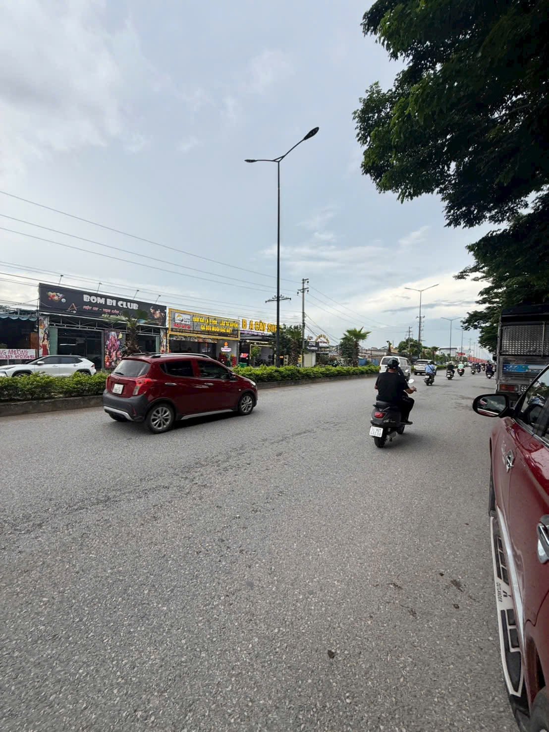 Bán đất mặt đường đôi Vũ Công Đán, ph Tứ Minh, TP HD, 200m2, mt 10m, KD buôn bán, giá siêu tốt