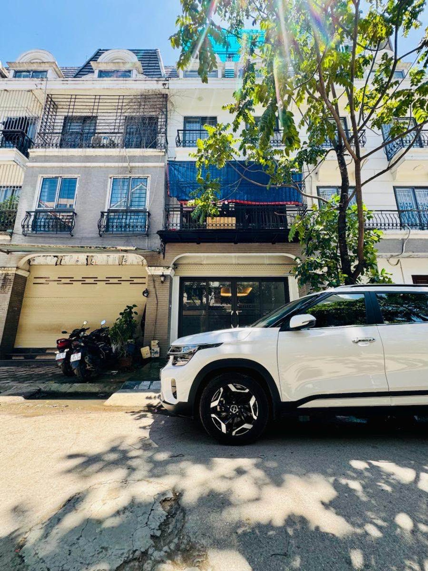 Bán nhà về quê Việt Hưng 12 tỷ thang máy,60m sổ đỏ Long Biên