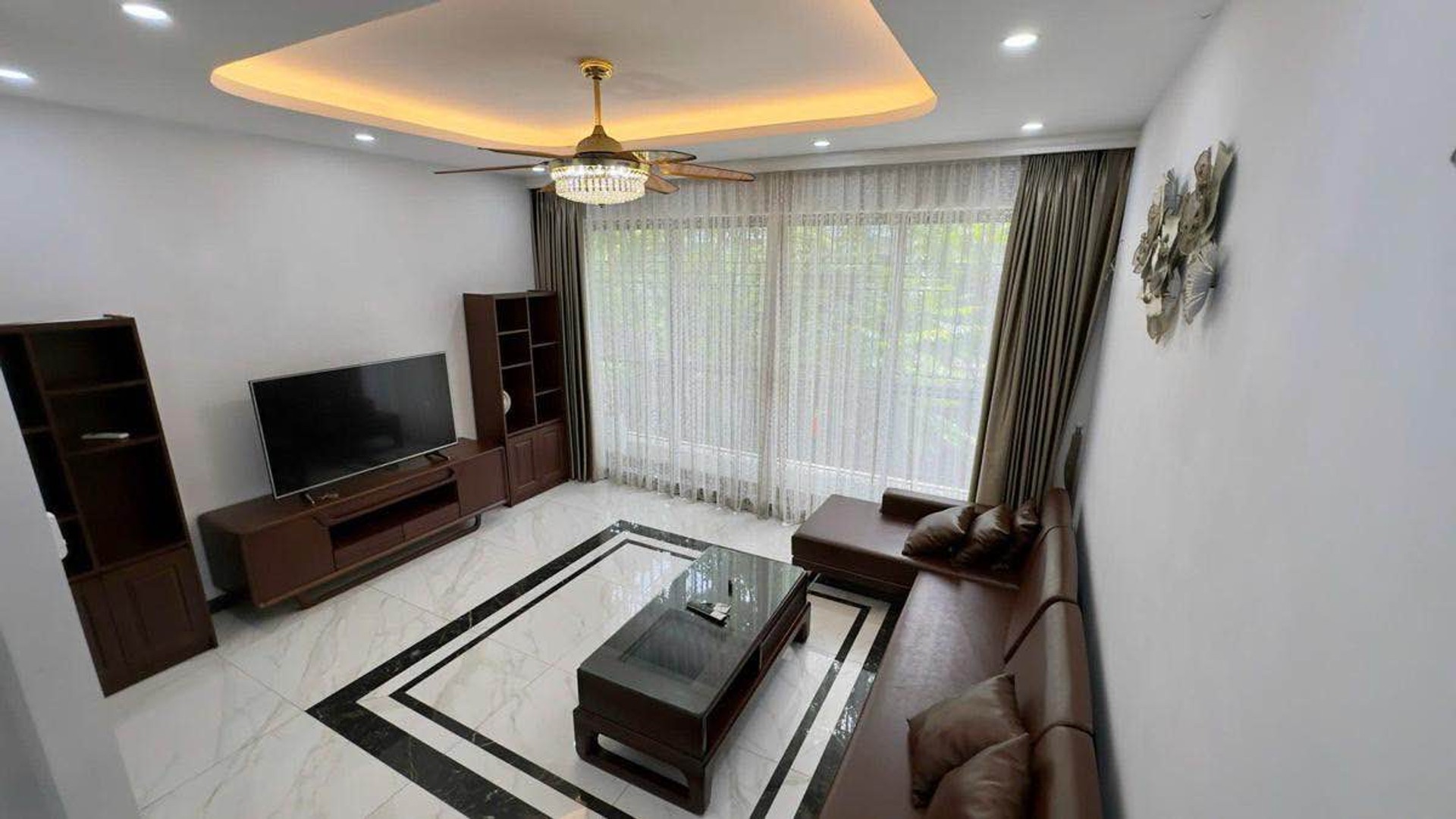 Bán nhà về quê Việt Hưng 12 tỷ thang máy,60m sổ đỏ Long Biên