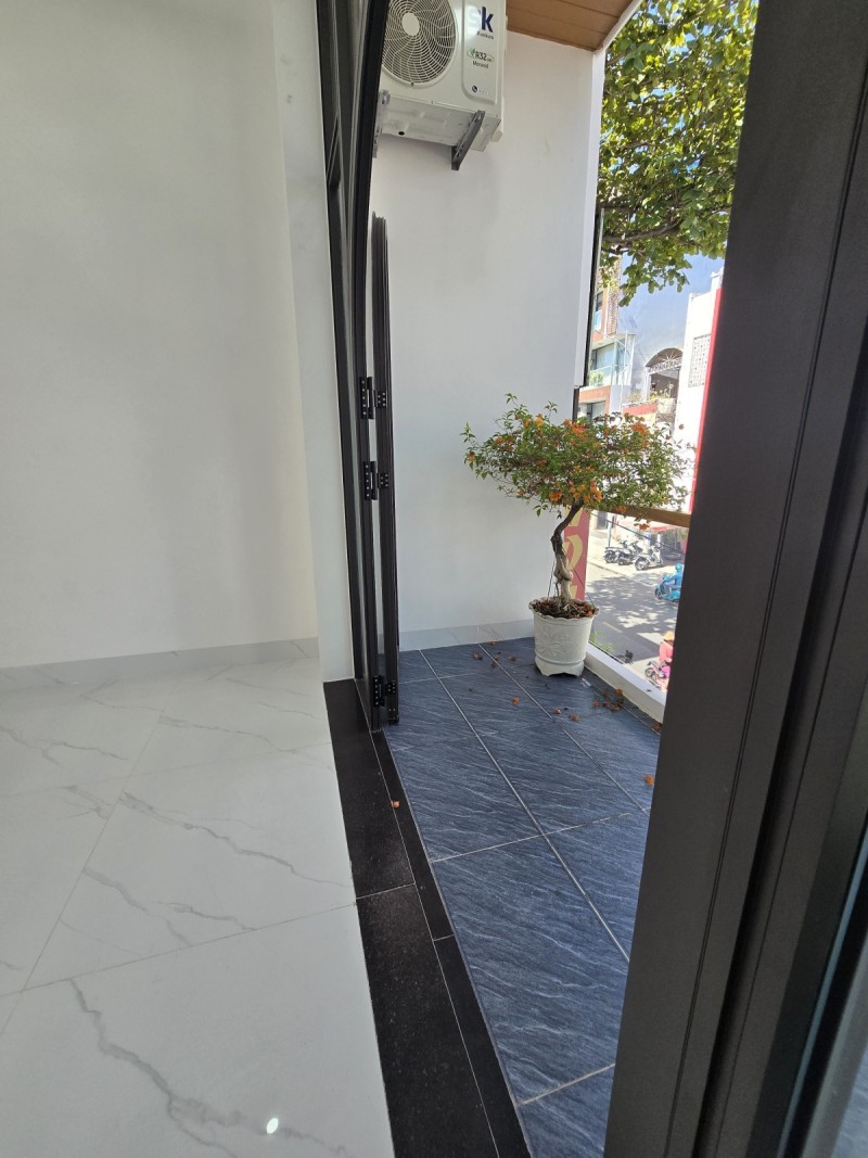 ♣ Nhà MT Hoàng Diệu đoạn 2 chiều, 77m2, 2 mặt thoáng, 3 tầng, 7PN, giá tốt