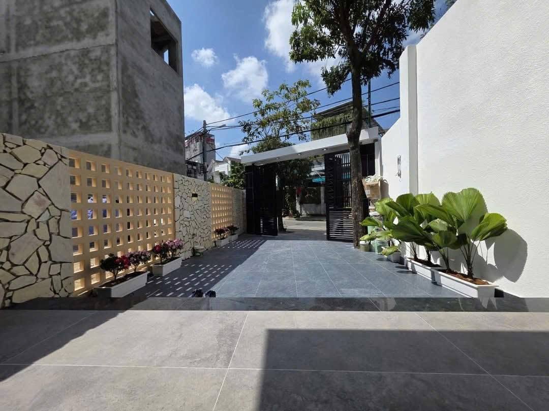 # MT Nguyễn Như Hạnh gần Tôn Đức Thắng, 102m2, 3 tầng, 4PN, sân rộng, ở ngay, 6.xx tỷ