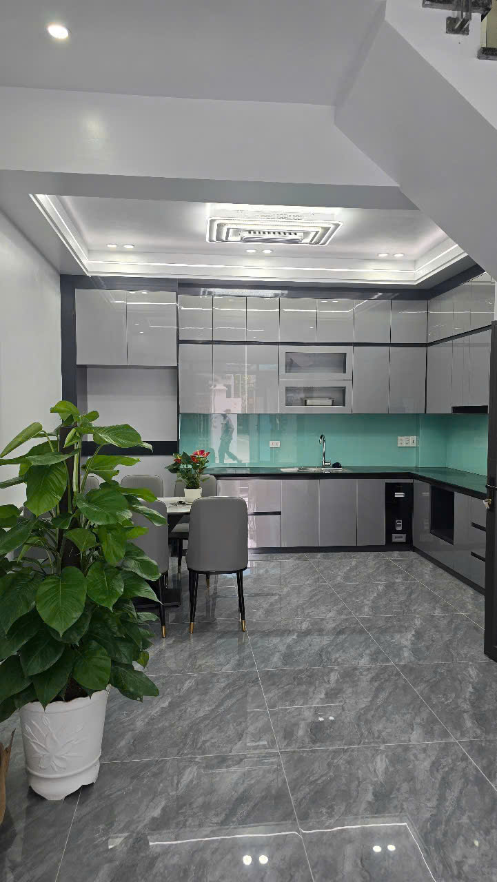 Bán nhà 4 tầng Bình Lộc ngõ thông 2 ô tô tránh, sát chợ giá 3.x tỷ