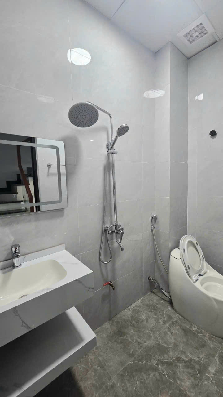 Bán nhà 4 tầng Bình Lộc ngõ thông 2 ô tô tránh, sát chợ giá 3.x tỷ-4
