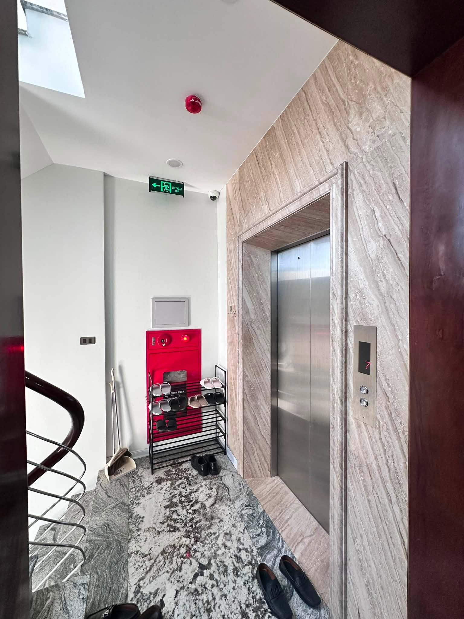 Bán nhà mặt phố Trung Phụng, 110m2, 9 tầng thang máy, mặt tiền 6.5m, 92.5 tỉ, 80 tr/th