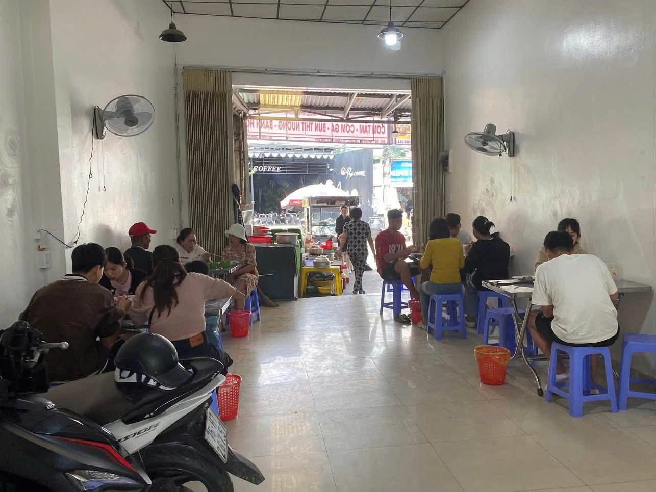 Cần sang lại quán cơm đang hoạt động ổn định. Địa chỉ: Nguyên Tử Lực, Đà lạt