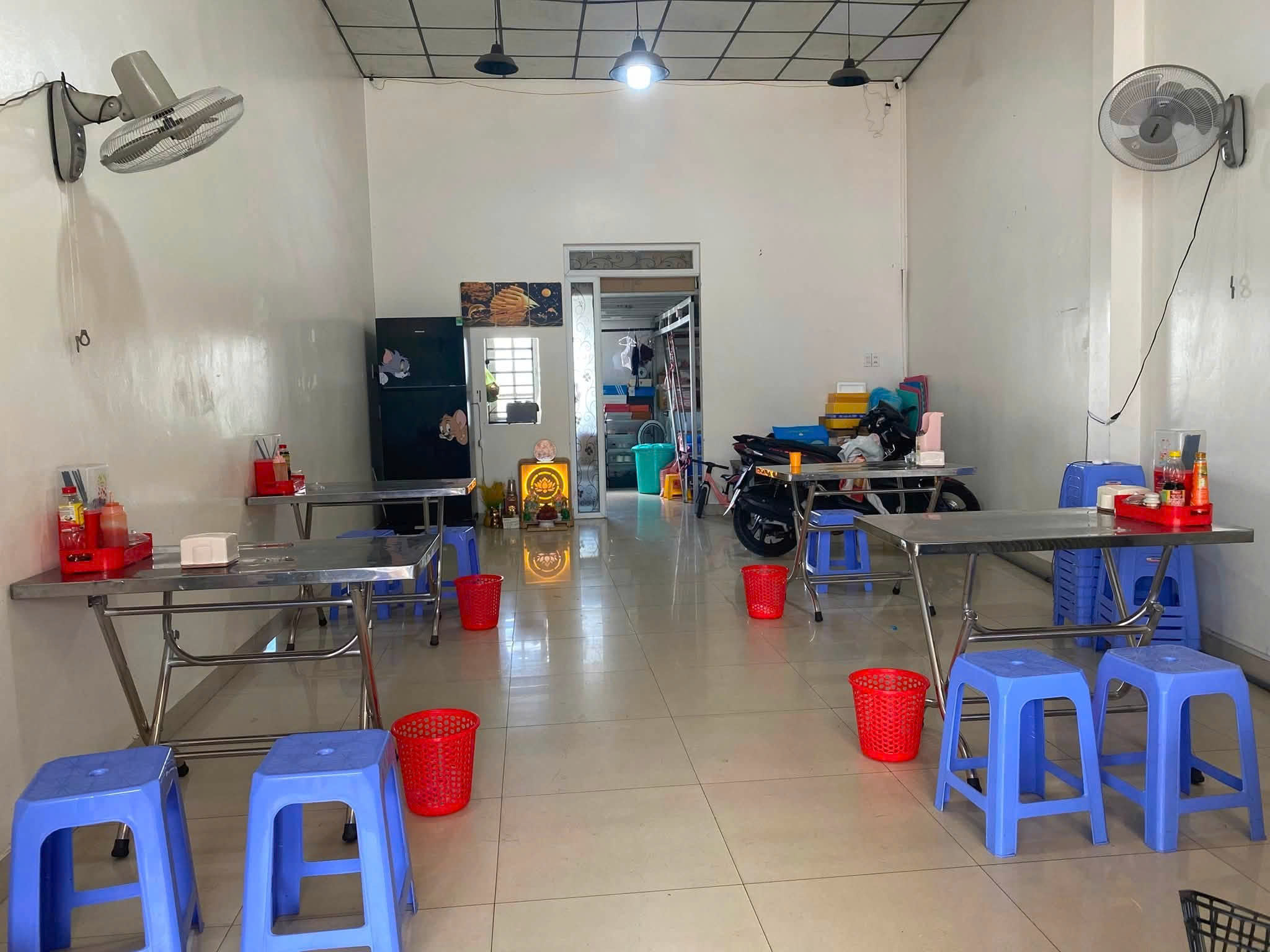 Cần sang lại quán cơm đang hoạt động ổn định. Địa chỉ: Nguyên Tử Lực, Đà lạt