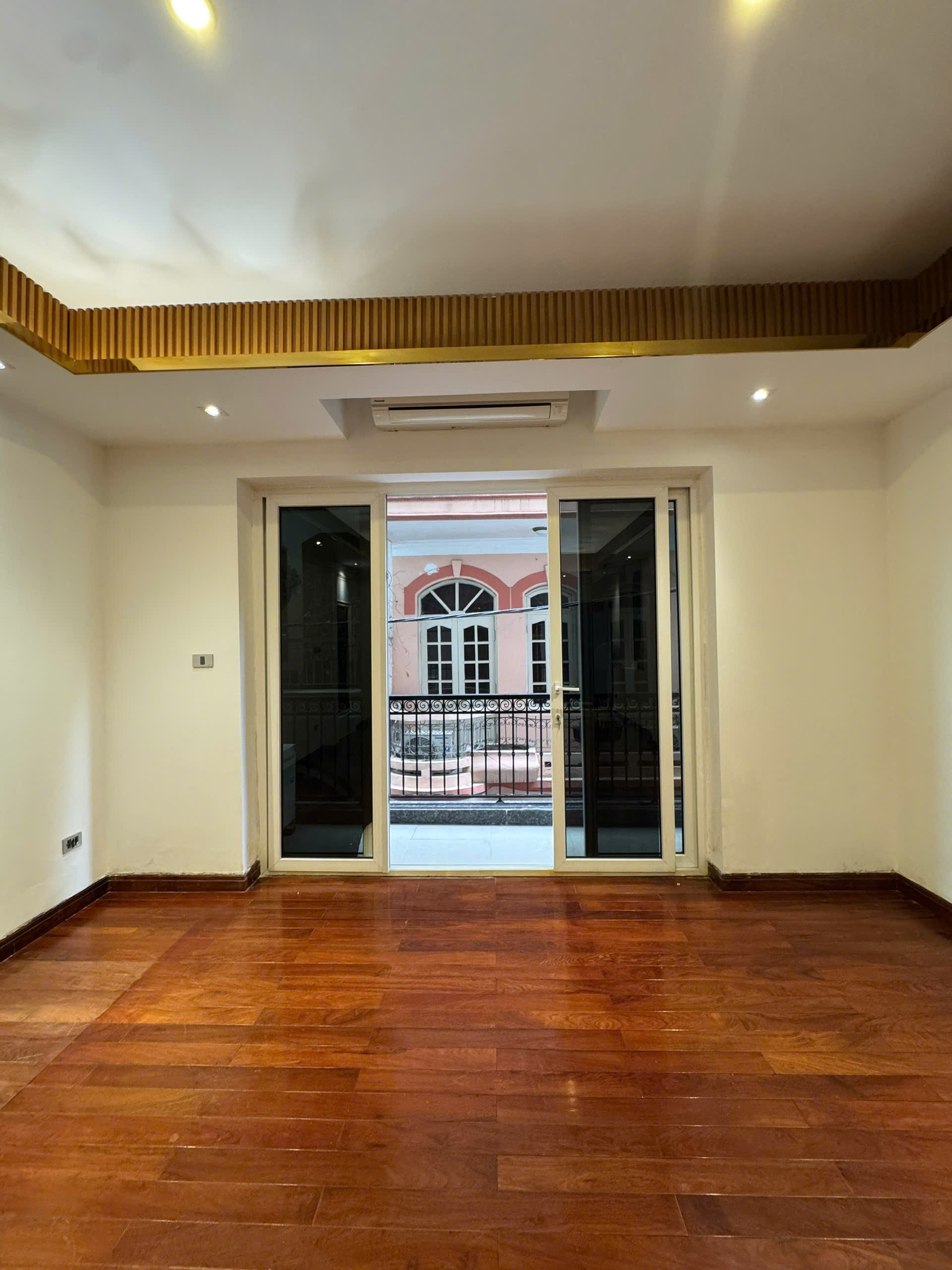 CHO THUÊ TẦNG 1 và TẦNG 2 – NHÀ MỚI 7 TẦNG – KHU VIP YÊN LÃNG, ĐỐNG ĐA, HÀ NỘI