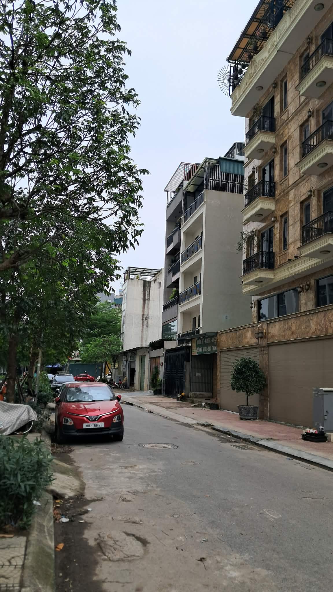 BÁN  NHÀ VIỆT HƯNG 80M2- 6 TÂNG THANG MÁY- GARA Ô TÔ- 17.x Tỷ