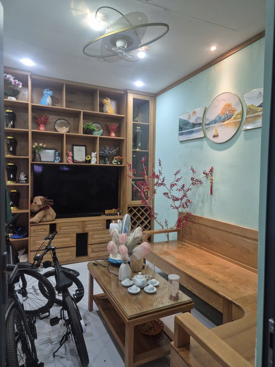 NHÀ ĐẸP – GIÁ TỐT  – CHÍNH CHỦ CẦN BÁN tại bờ kè Bình Trung - Bình Khánh