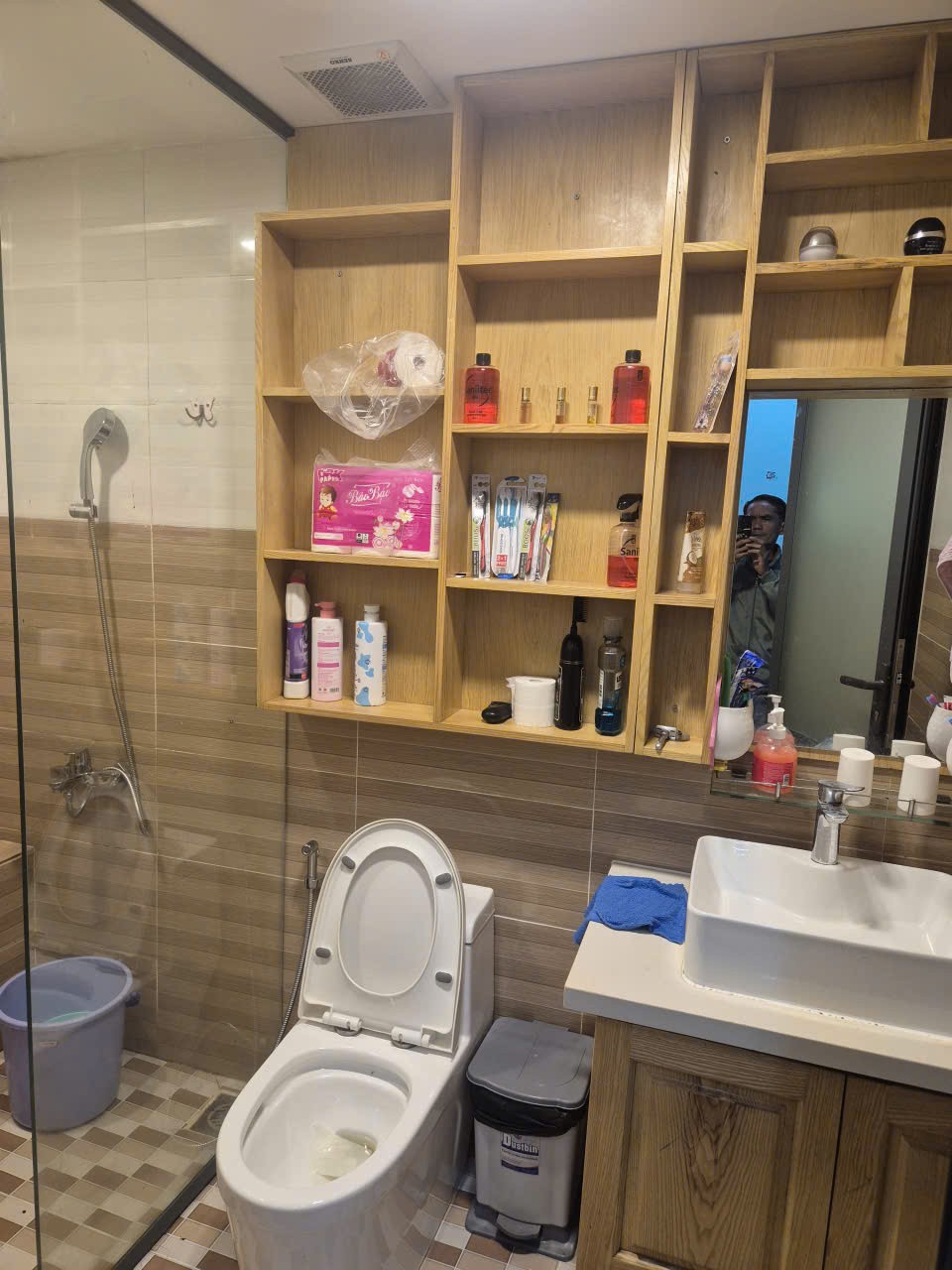 NHÀ ĐẸP – GIÁ TỐT  – CHÍNH CHỦ CẦN BÁN tại bờ kè Bình Trung - Bình Khánh