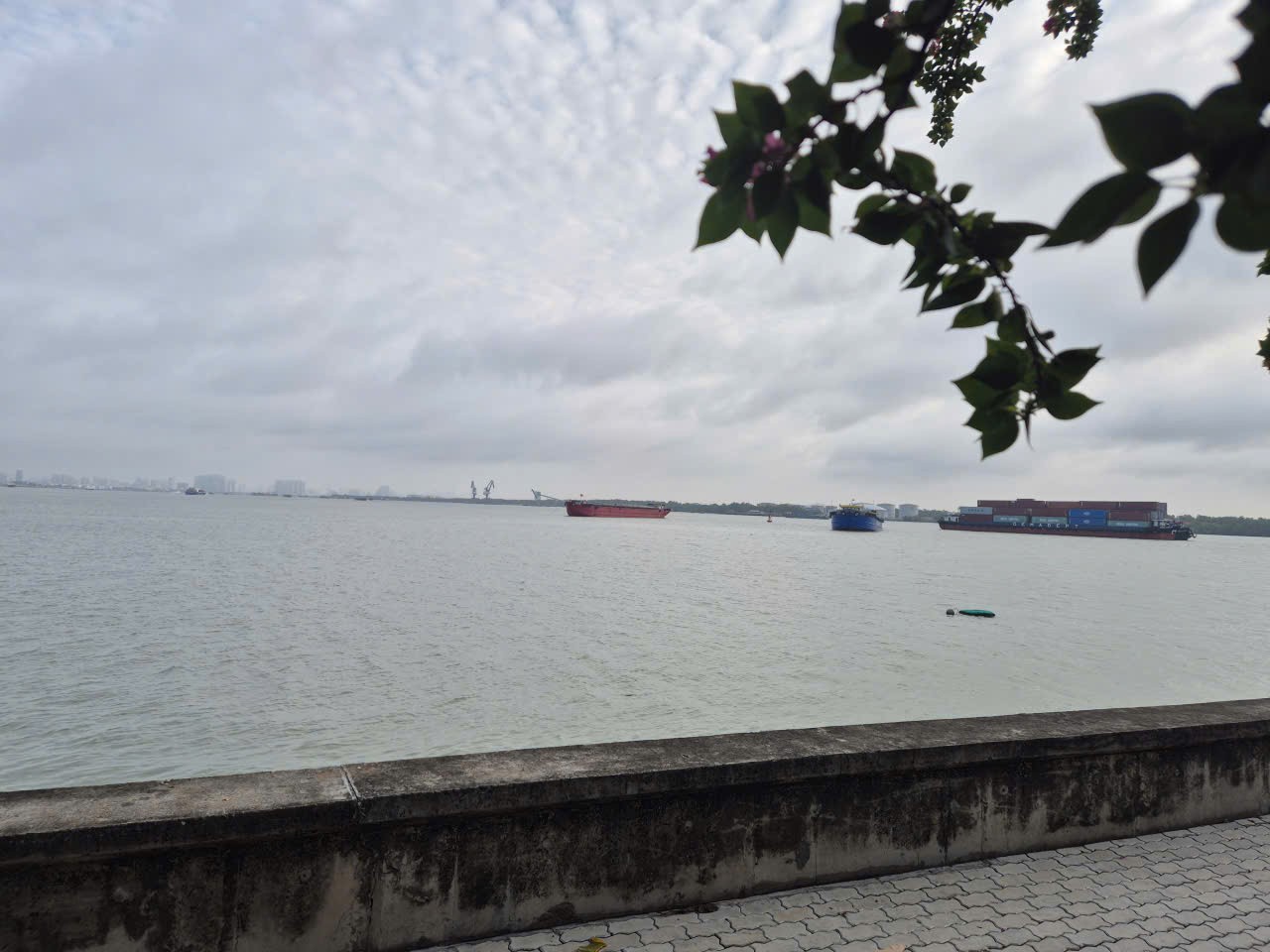 NHÀ ĐẸP – GIÁ TỐT  – CHÍNH CHỦ CẦN BÁN tại bờ kè Bình Trung - Bình Khánh-4