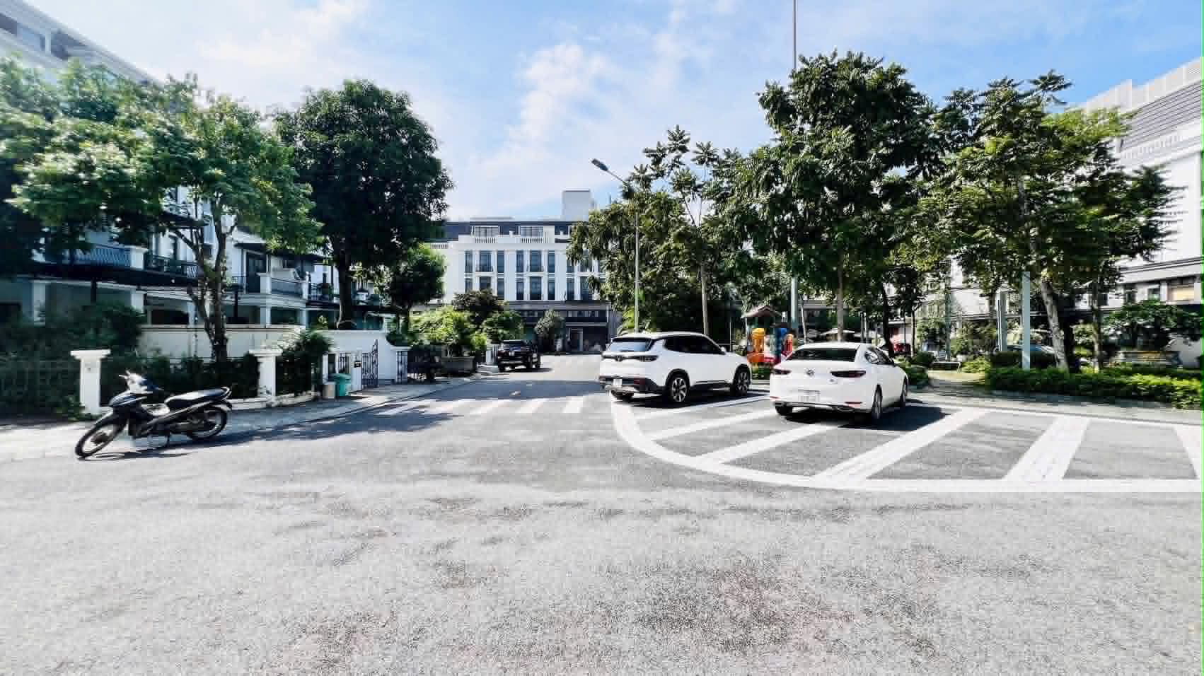 Liền kề Thạch Bàn, an ninh tuyệt đối, công viên cây xanh, giao thông thuận lợi