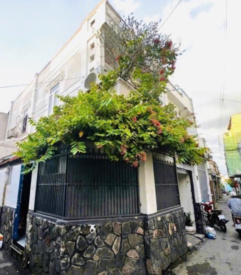 Nhà 2 mặt thoáng 2 tầng - hoàn công đủ - ngang 5.8. lh:0966856870 -3