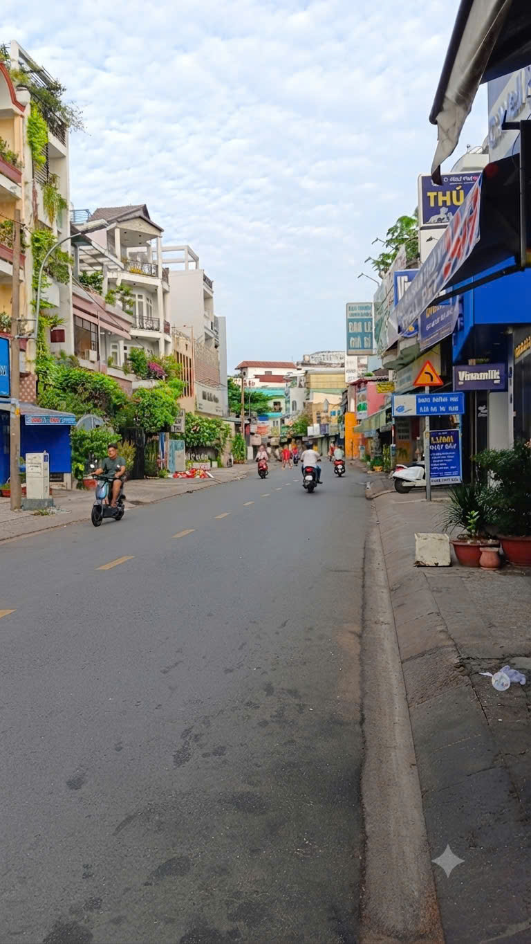 Chủ Định  Cư Nước Ngoài Bán  Nhanh Nhà Mặt Tiền Kinh Doanh TrịnhĐìnhTrọng Mới Đẹp 4 Tầng Kiên Cố  Gần 80m2 Vuông đẹp Nhỉnh 13 Tỷ Xíu