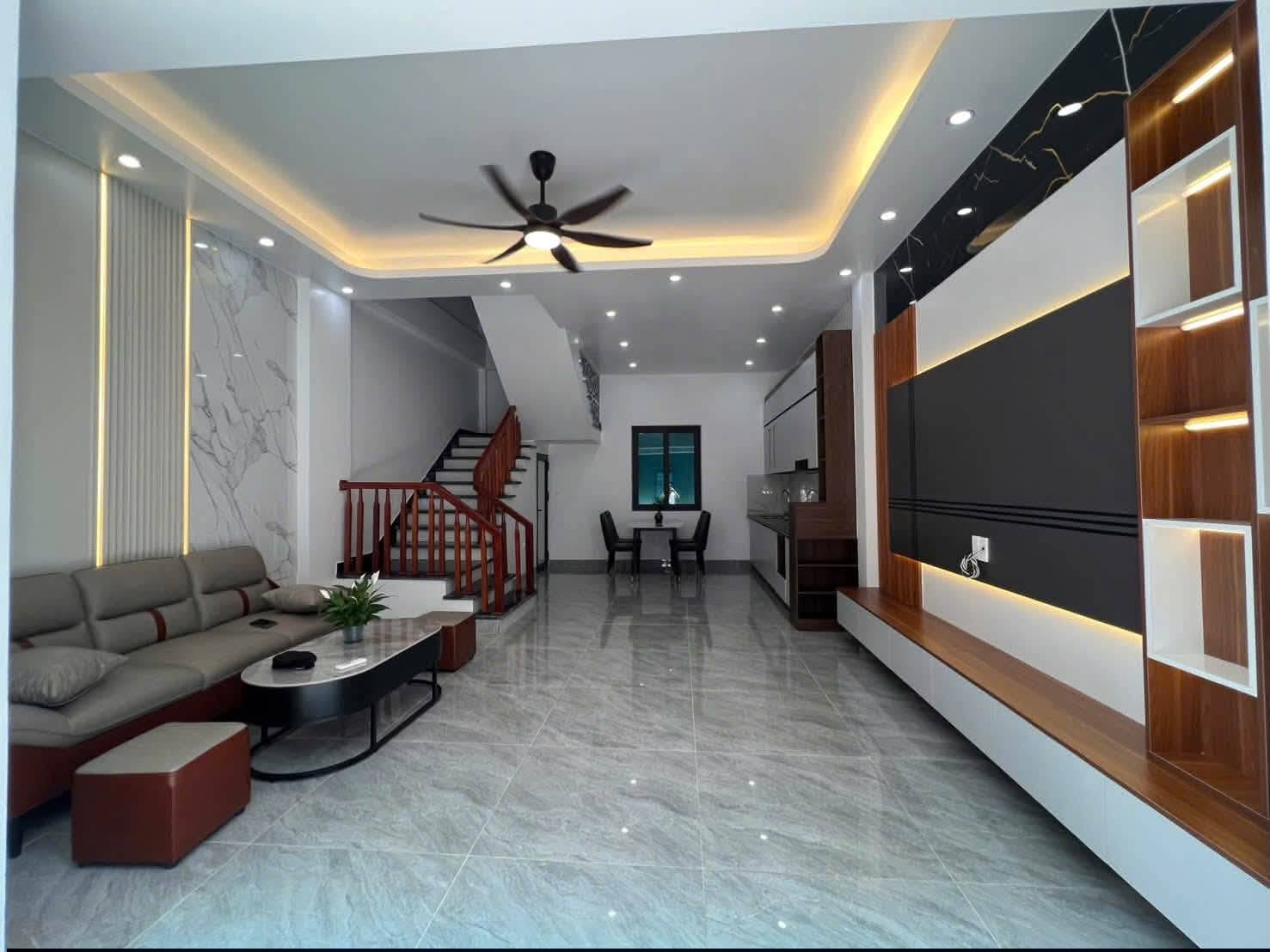 Bán căn nhà 3 tầng ngõ phố Phan Chu Trinh, ph Nhị Châu, TP HD, 41.5m2, mt 5m, 3 ngủ, 1.8x tỷ