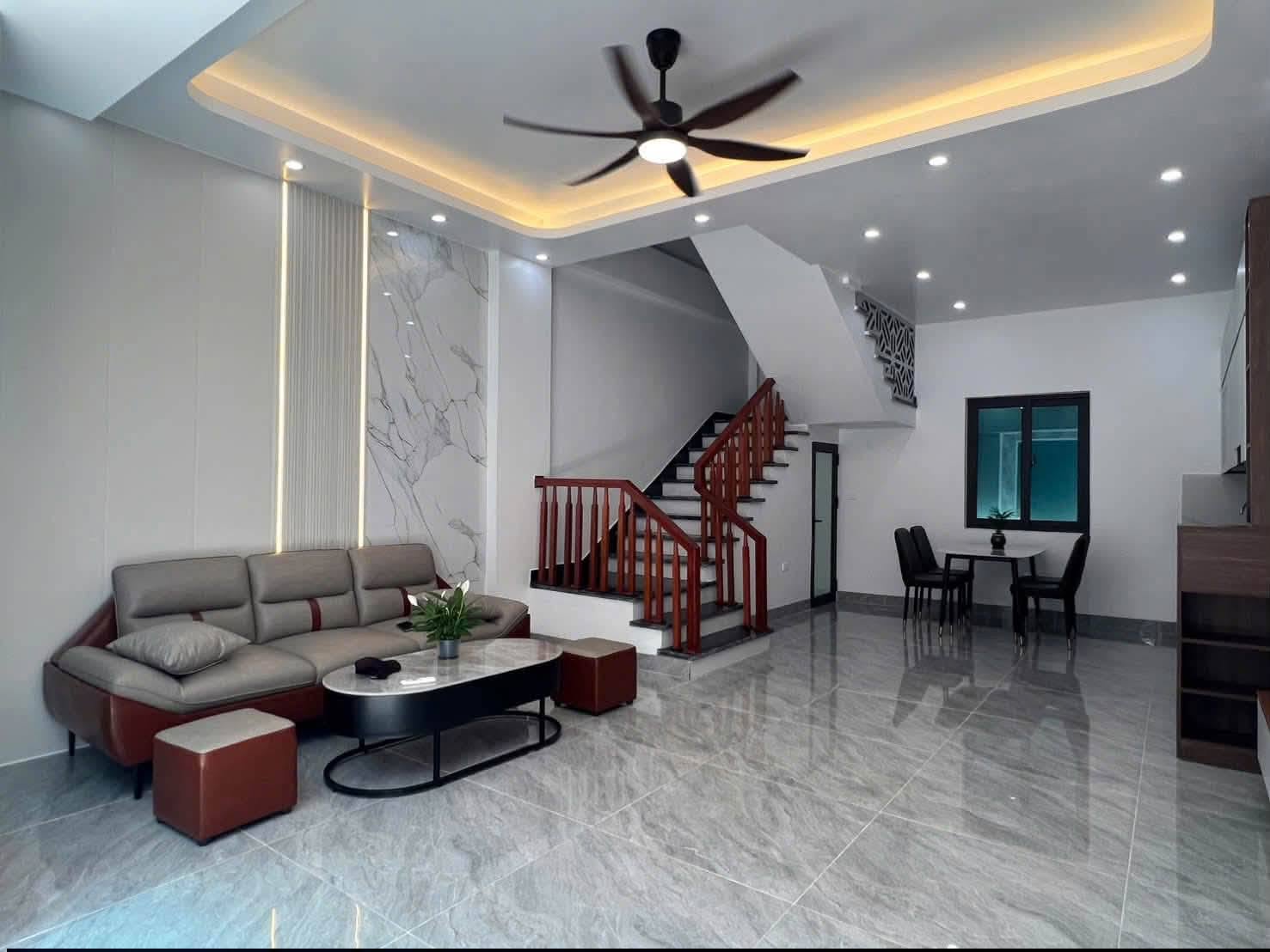 Bán căn nhà 3 tầng ngõ phố Phan Chu Trinh, ph Nhị Châu, TP HD, 41.5m2, mt 5m, 3 ngủ, 1.8x tỷ