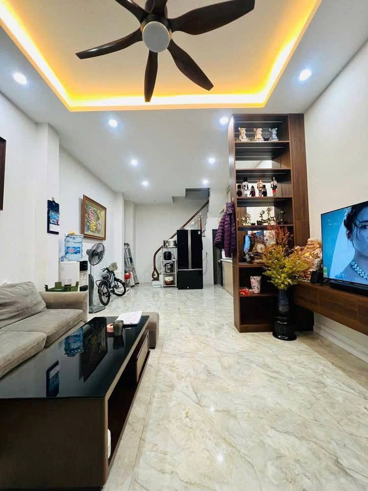 Giảm chào 1 tỉ! Bán nhà phố Khâm Thiên, 50m2, 8 tầng, mặt tiền 4.2m, 33.5 tỷ, KD đỉnh