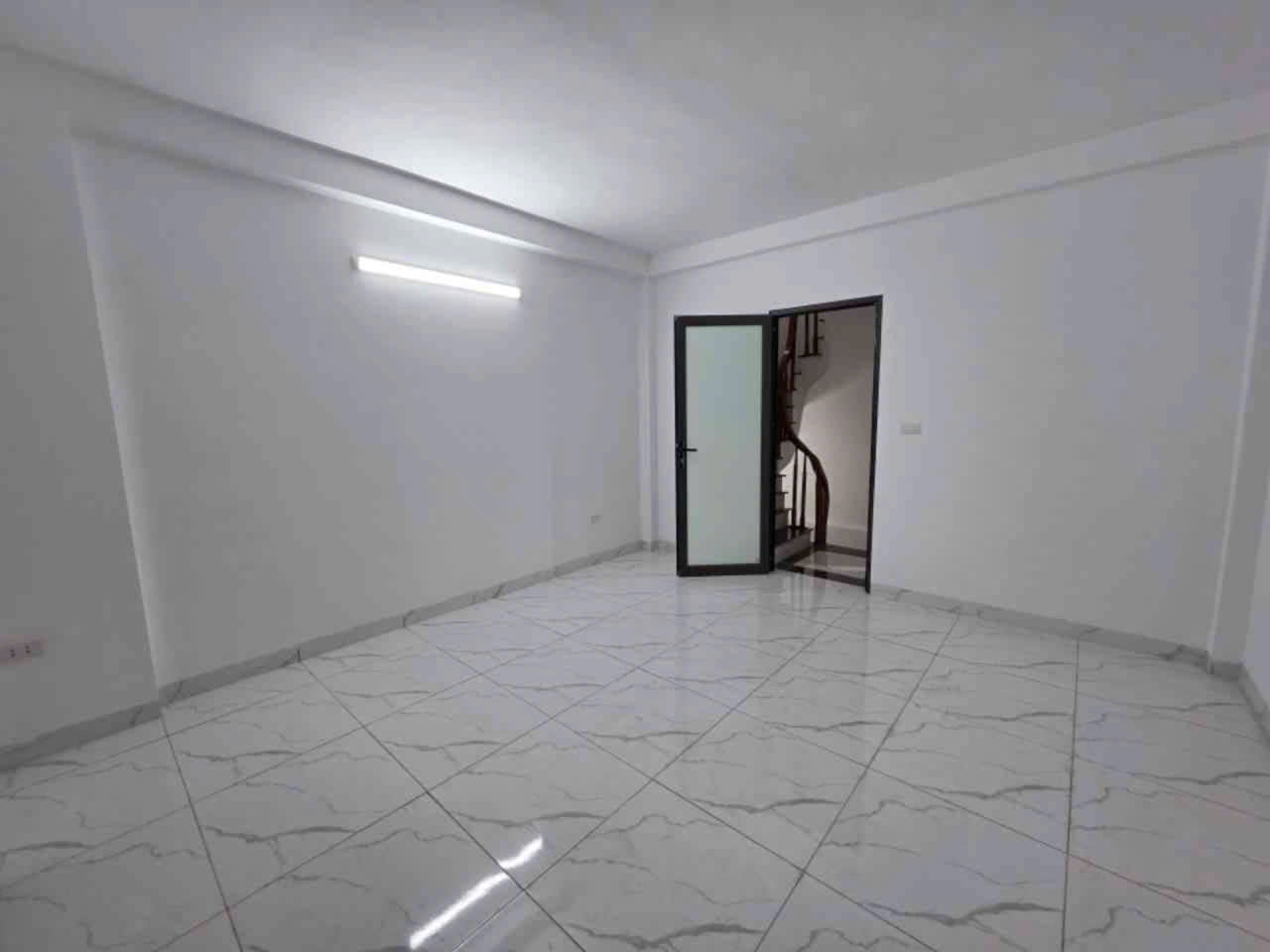 🏡🔥 NHÀ THẠCH BÀN, CỔ LINH  6 TẦNG – Ô TÔ ĐỖ CỔNG – GẦN HỒ ĐIỀU HOÀ VÀ AEON MAIL – CHỈ 7,X TỶ 🔥🏡-3