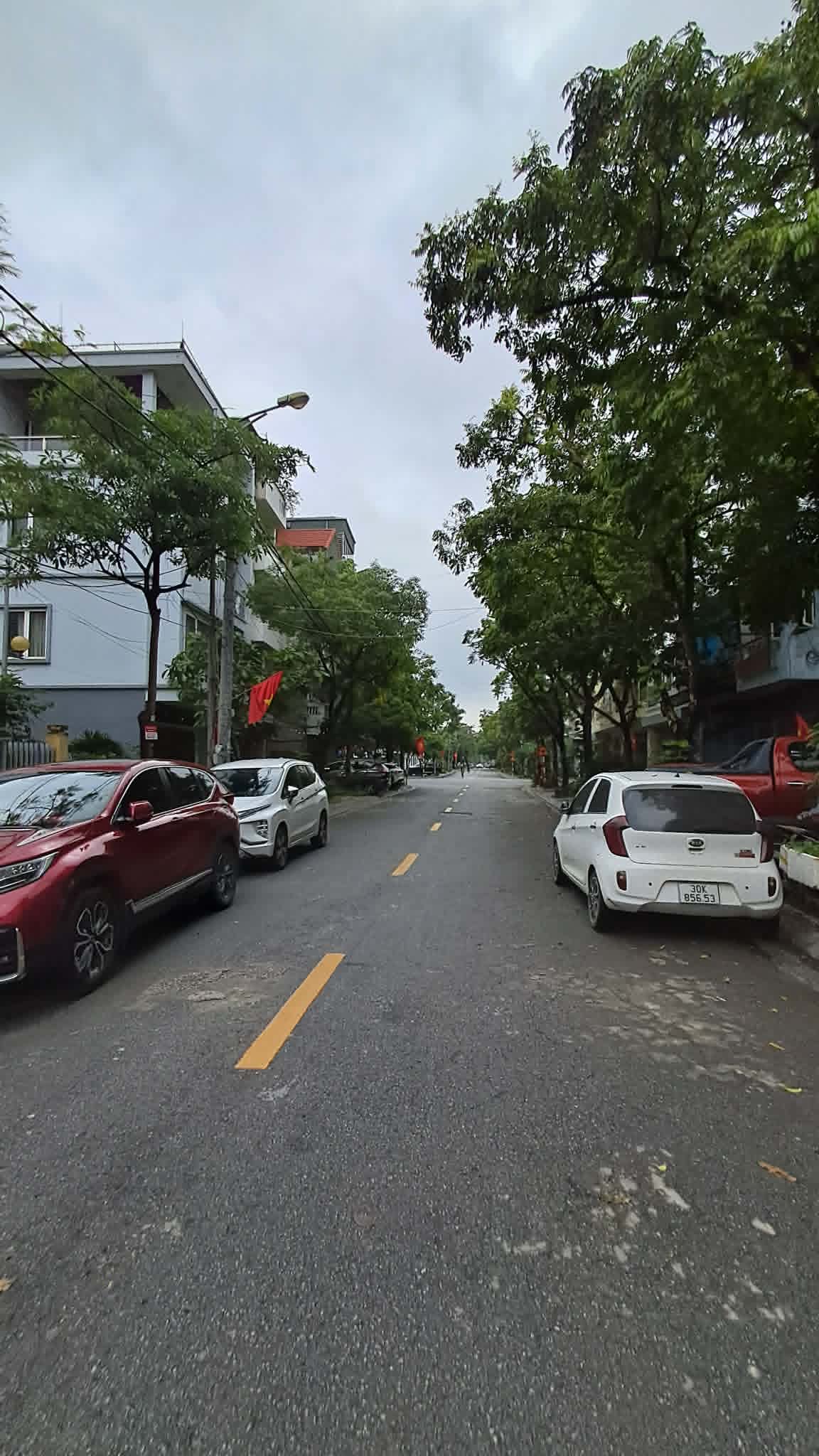 BÁN ĐẤT VIỆT HƯNG 52M2- MT 4M- VỈA HÈ, Ô TÔ TRÁNH ĐỖ- HƠN 10 TỶ