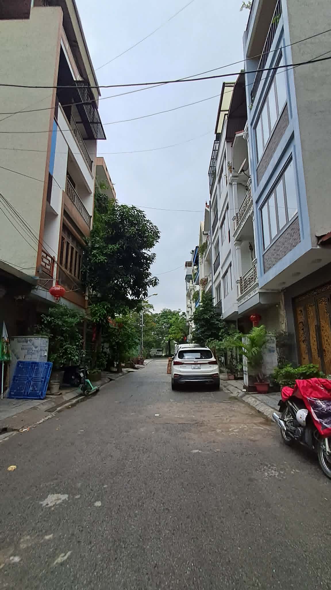 BÁN ĐẤT VIỆT HƯNG 80M2- MT 6M- VỈA HÈ, Ô TÔ TRÁNH ĐỖ- 1X TỶ-1