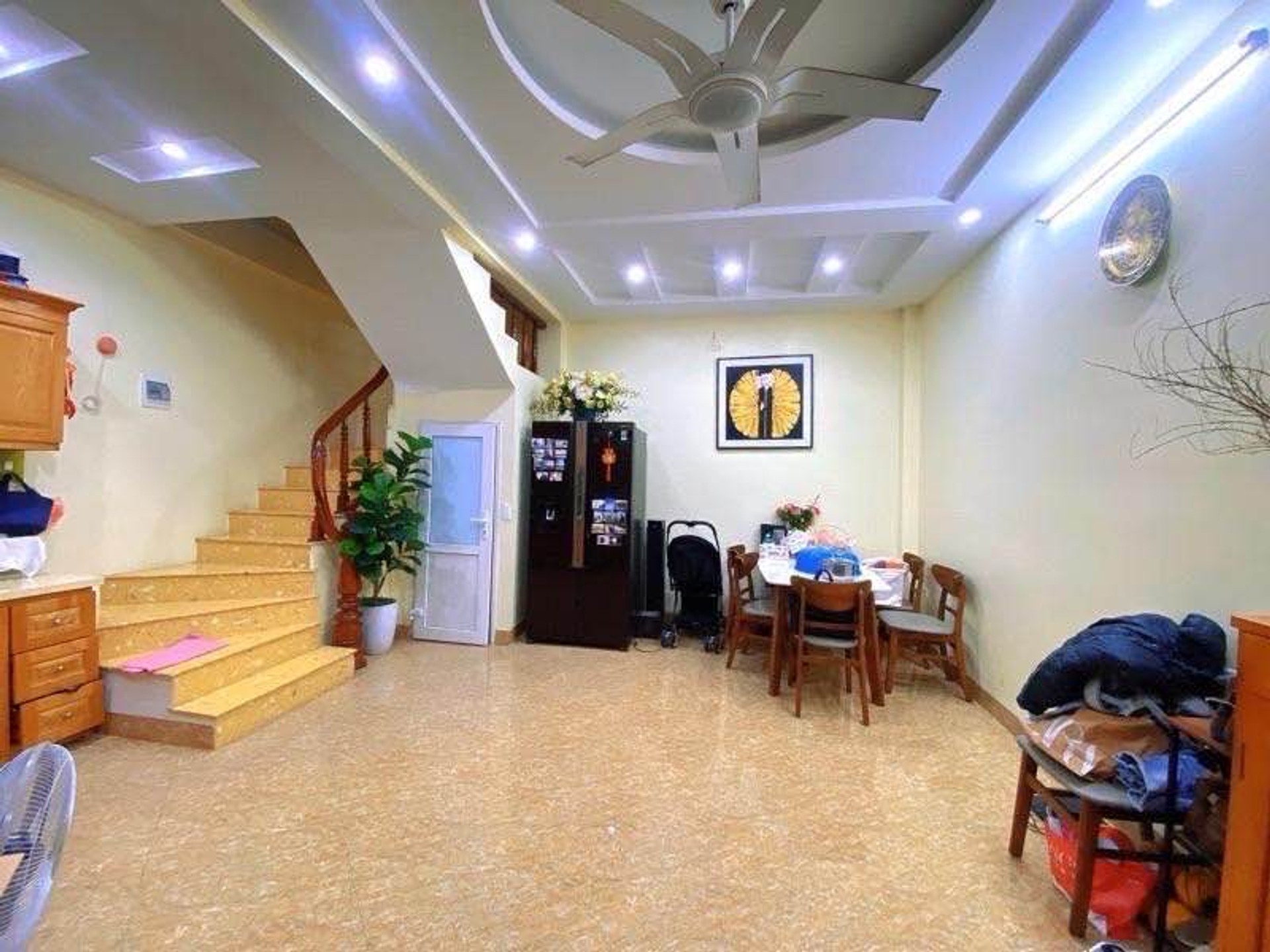 Bán nhà Hoàng Cầu nhỉnh 13 tỷ, nhà dân xây, gần ô tô, ở ngay